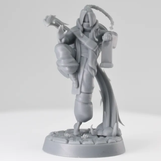 Grey sculpt preview of the Silent Seer miniature